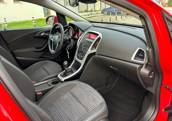 Opel Astra cena 33888 przebieg: 206300, rok produkcji 2015 z Lublin małe 277